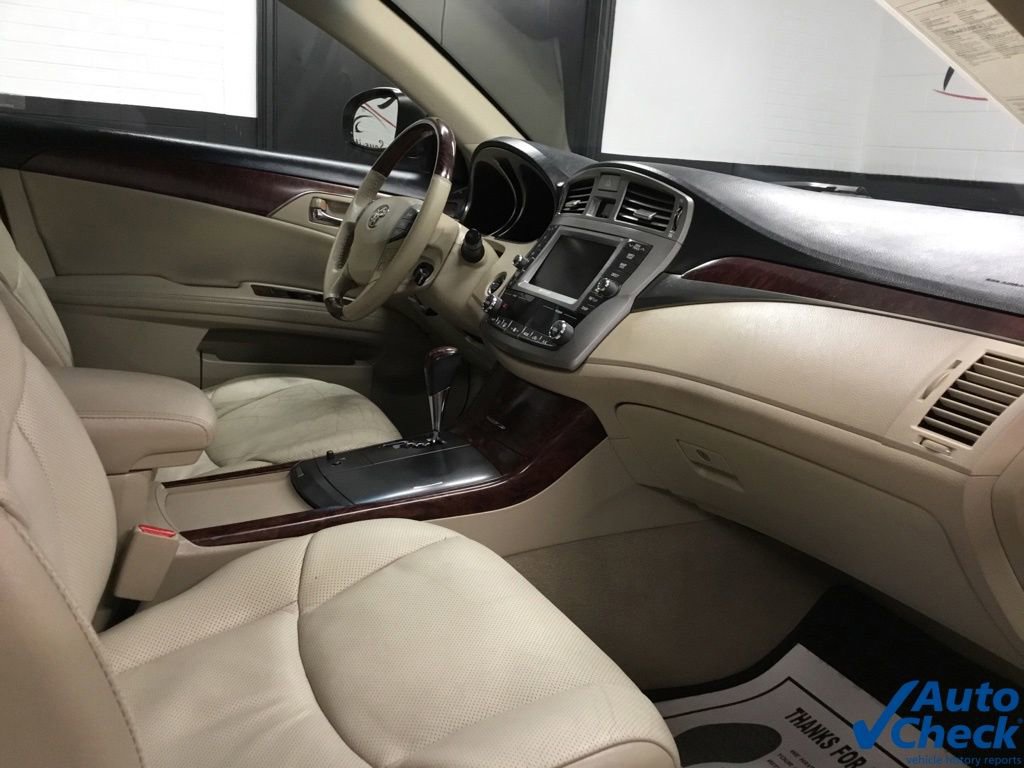 Used 2011 Toyota Avalon Limited FWD image 35