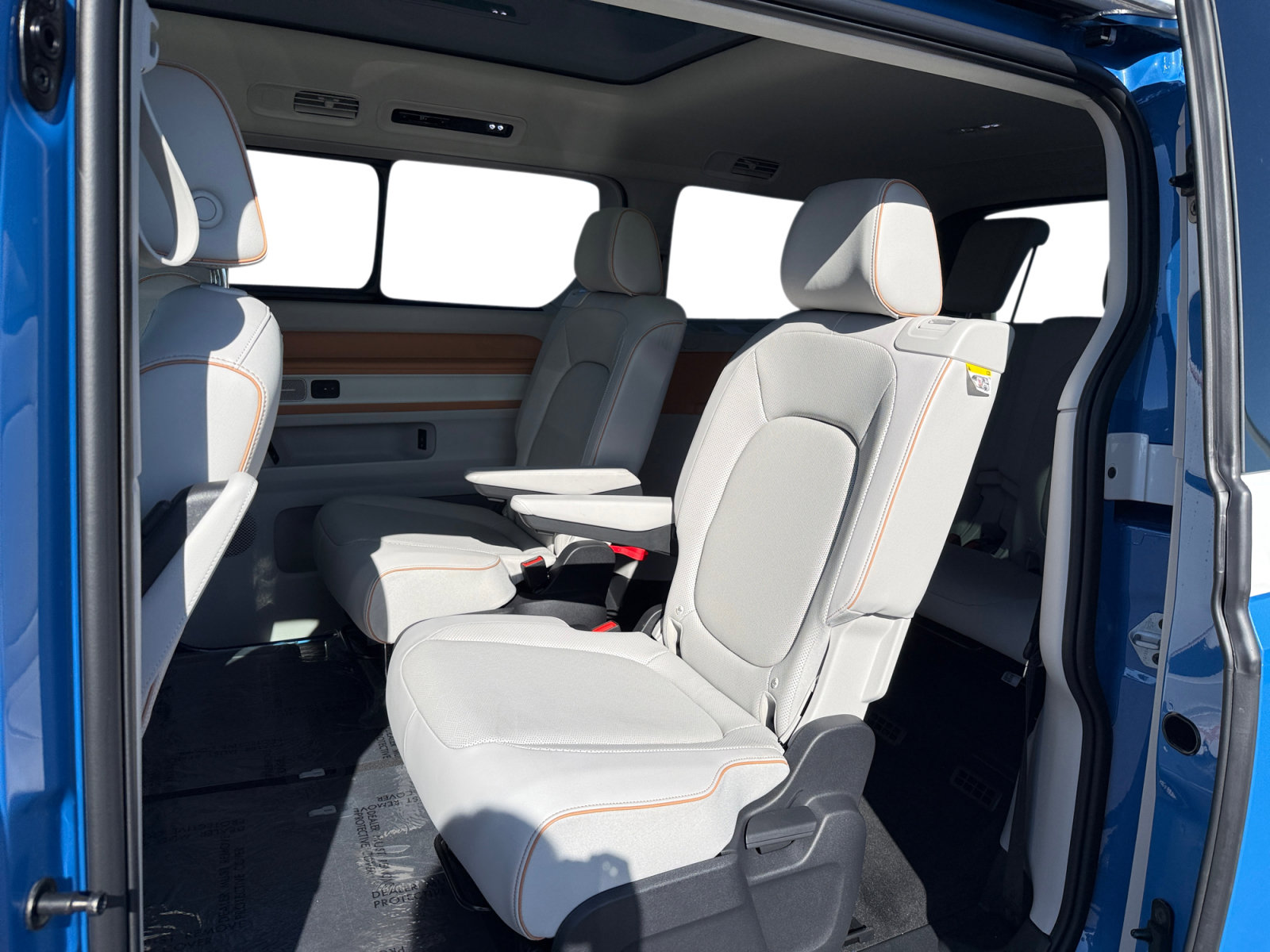 Certified 2025 Volkswagen ID. Buzz Pro S Plus AWD/4WD image 16