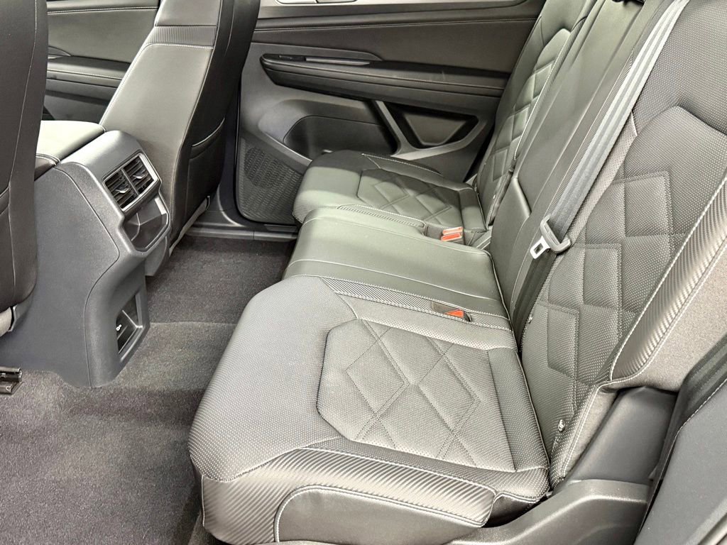 Used 2025 Volkswagen Atlas Cross Sport SE image 38