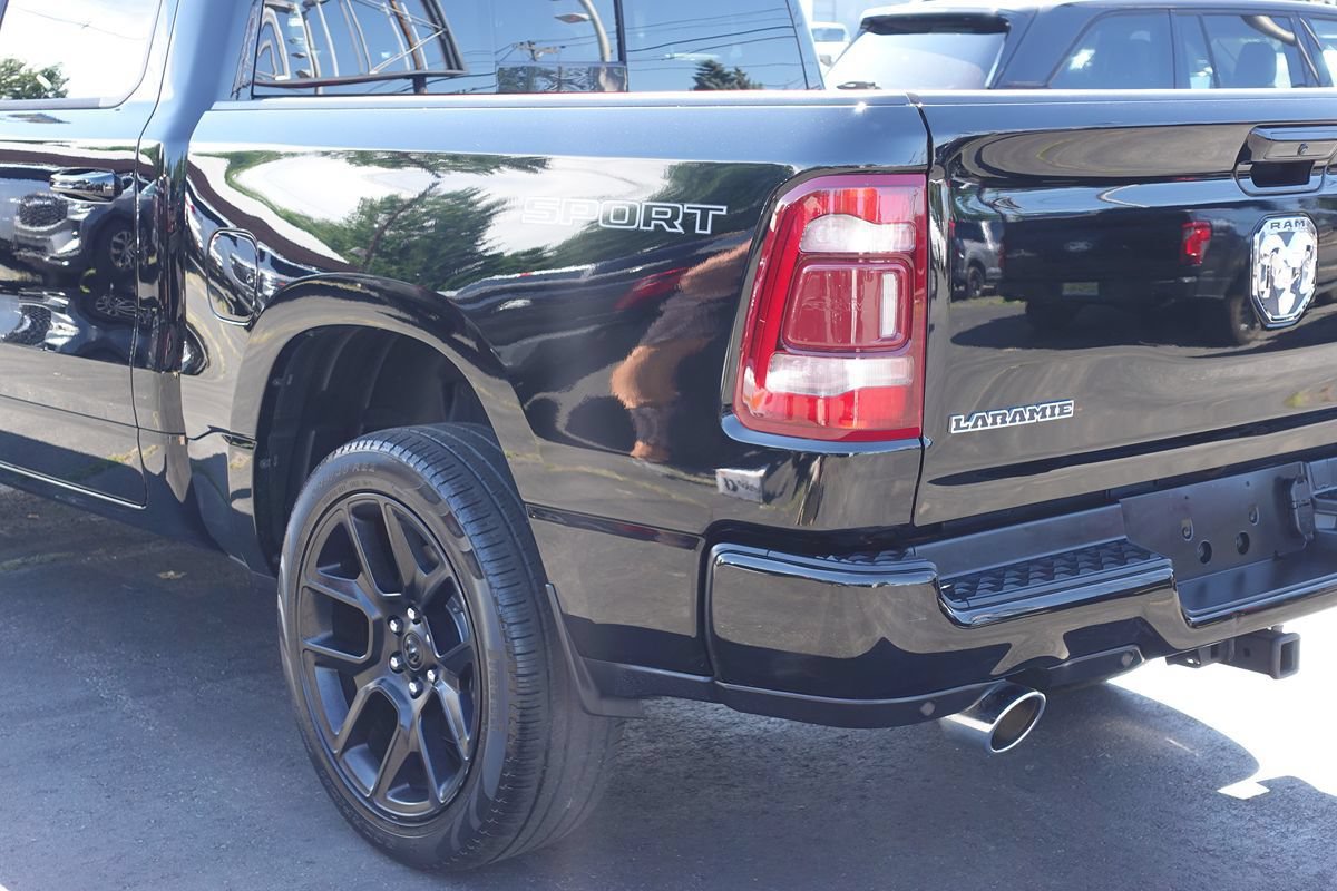 Used 2023 RAM 1500 Laramie AWD/4WD image 10