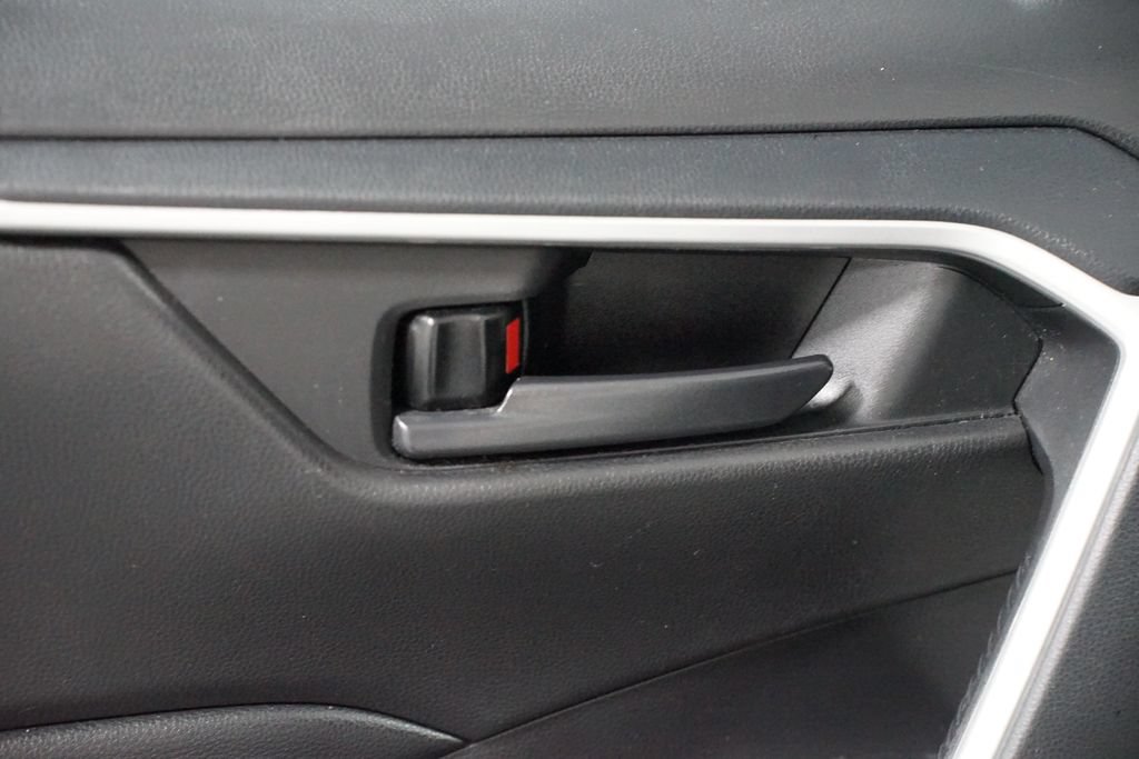Used 2021 Toyota RAV4 LE FWD image 28
