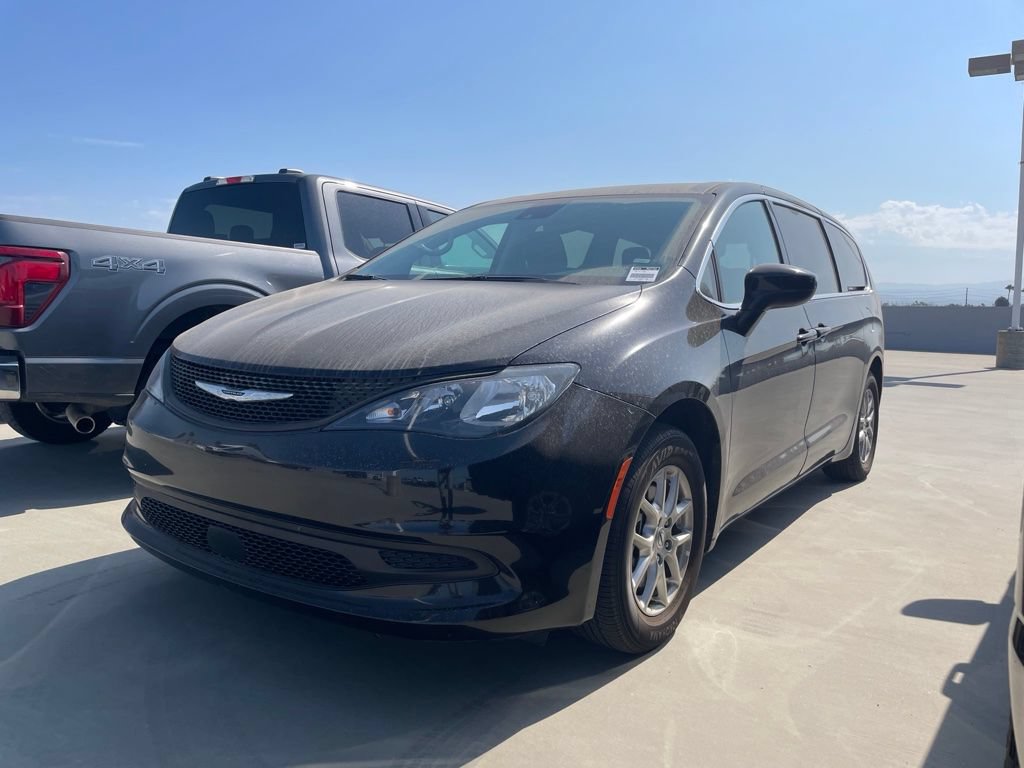 Used 2024 Chrysler Voyager LX FWD image 5