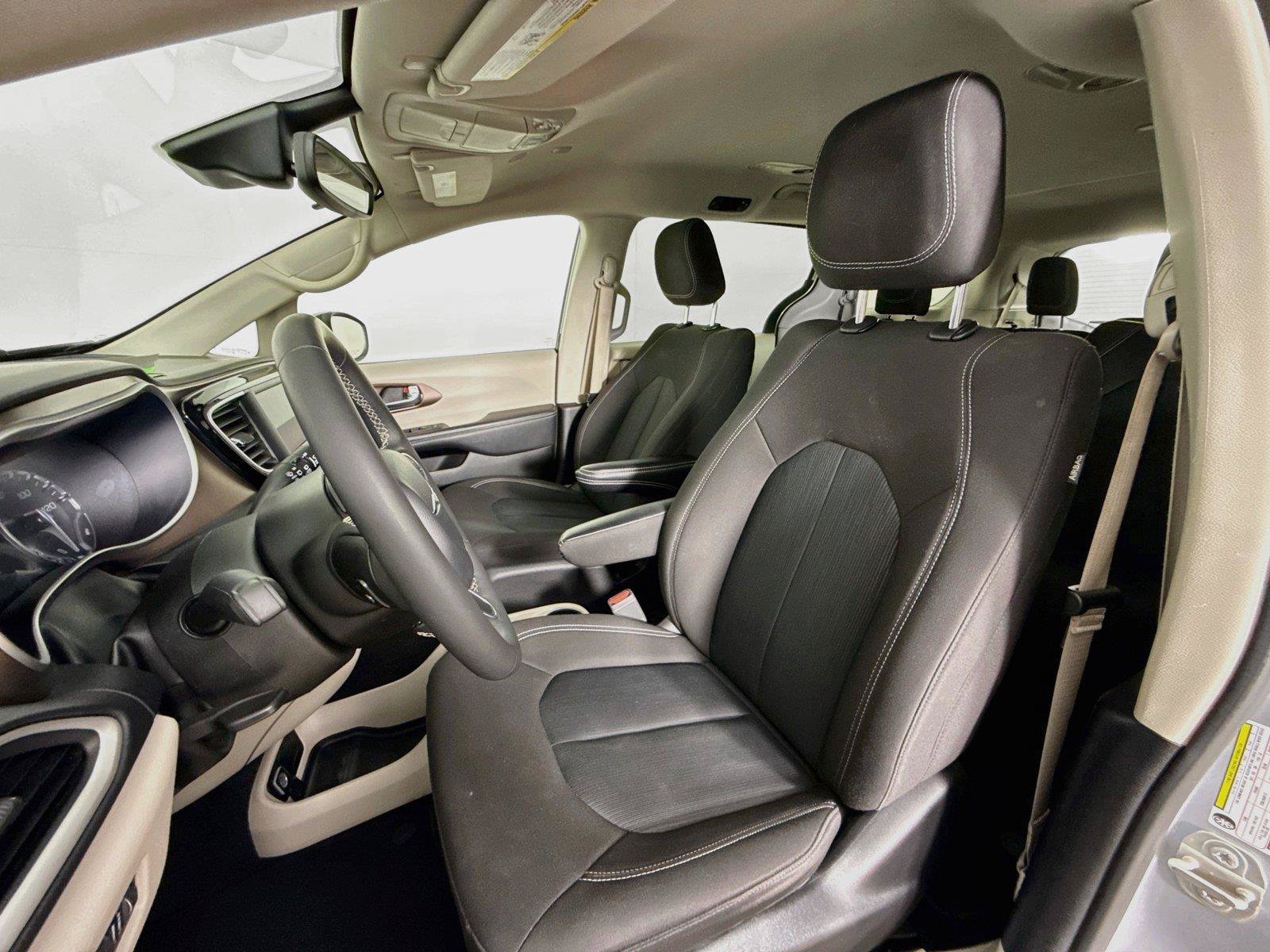 Used 2023 Chrysler Voyager LX FWD image 5
