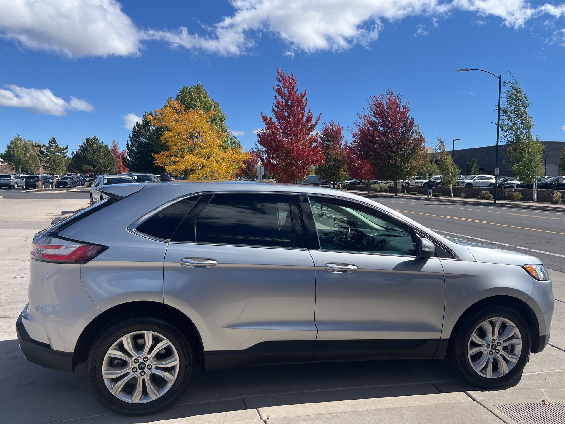 Used 2022 Ford Edge Titanium image 4
