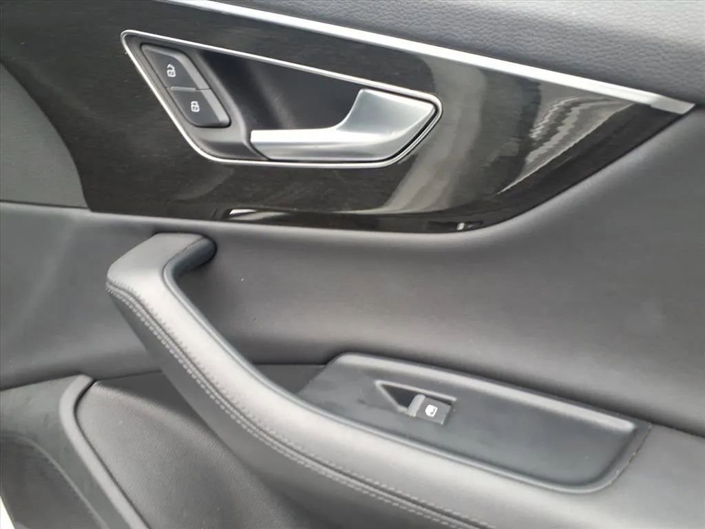 Used 2023 Audi Q7 3.0T Premium Plus image 12