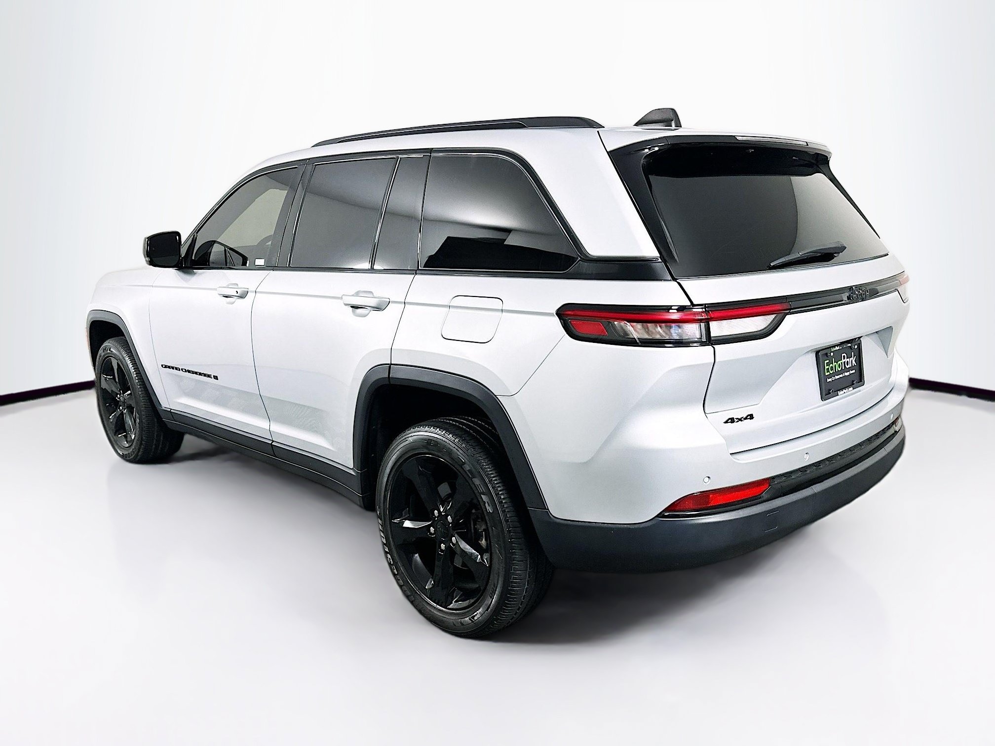 Used 2023 Jeep Grand Cherokee Altitude AWD/4WD image 5