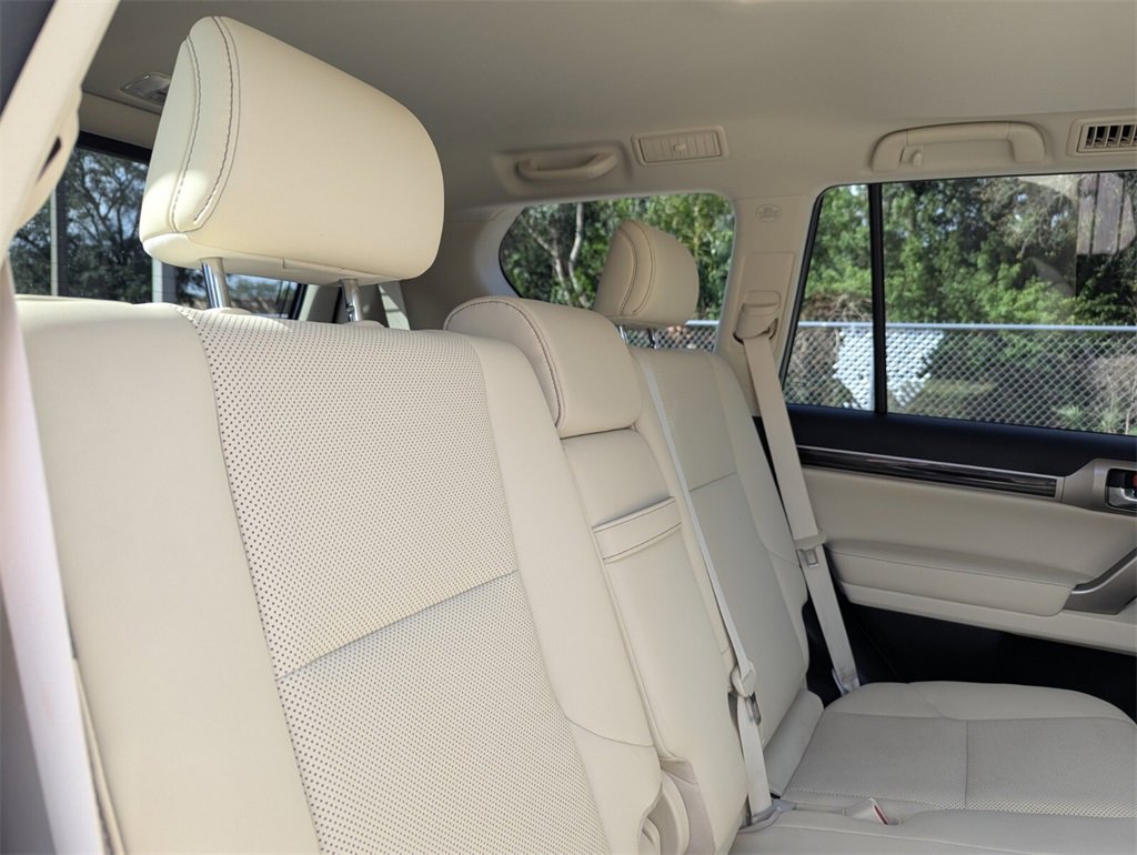 Used 2020 Lexus GX 460 Premium w/ Premium Package image 18