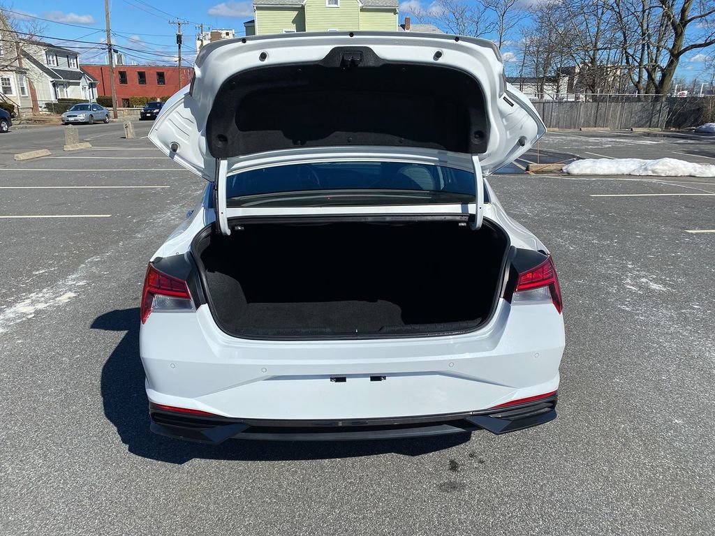 Used 2023 Hyundai Elantra Limited image 25