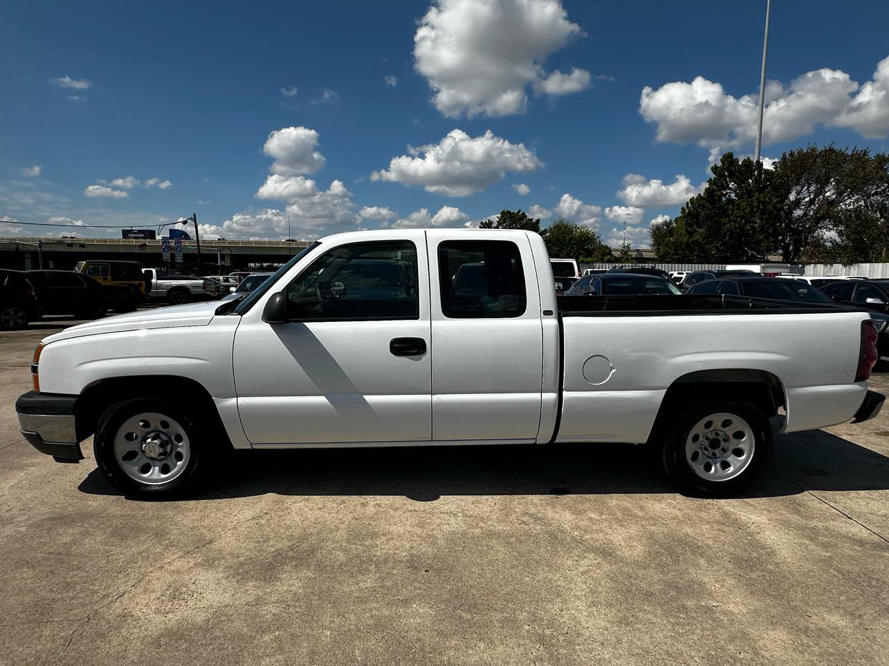 Used 2005 Chevrolet Silverado 1500 W/T RWD image 3