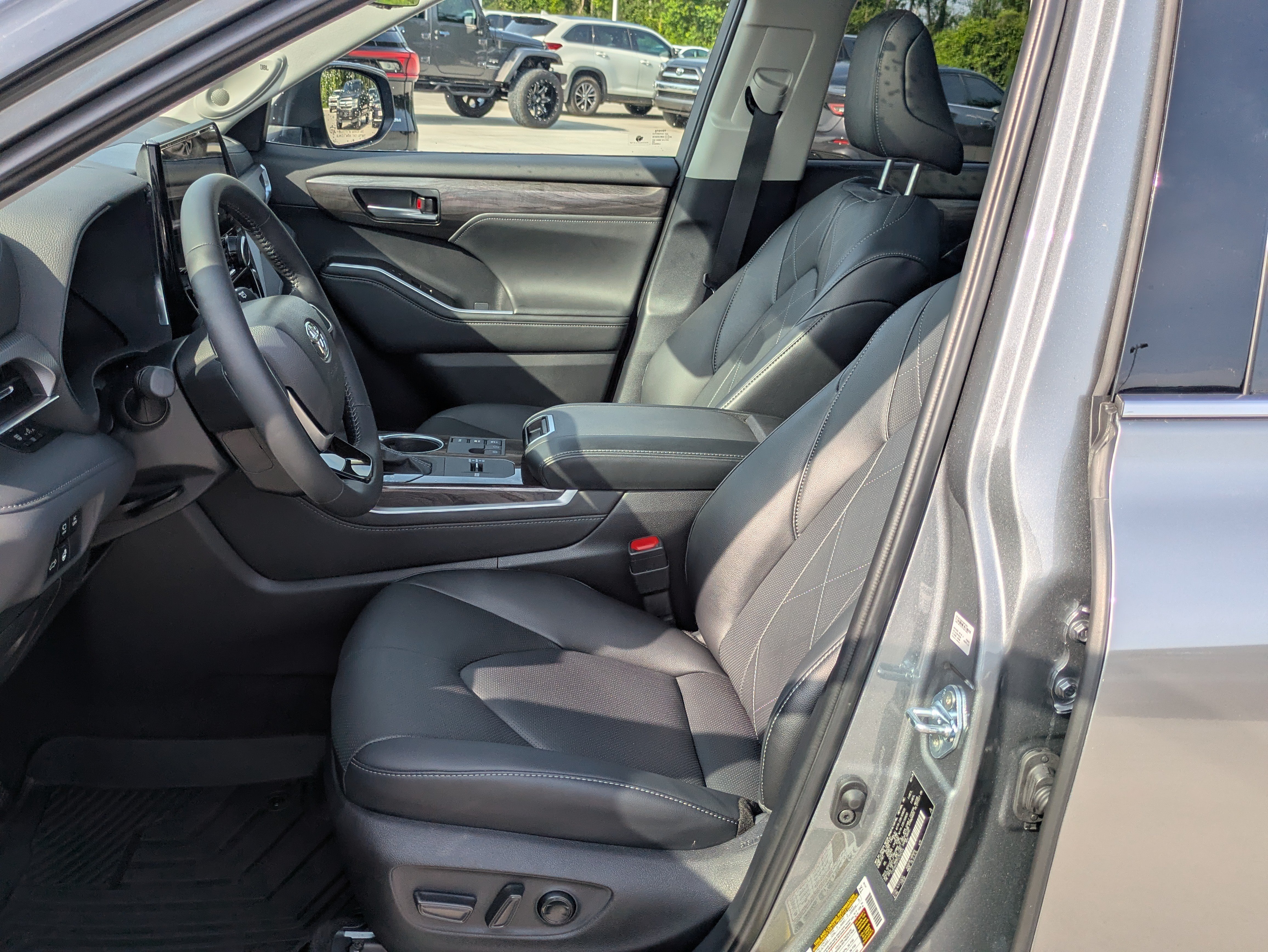 Certified 2026 Toyota Highlander Platinum AWD/4WD image 10