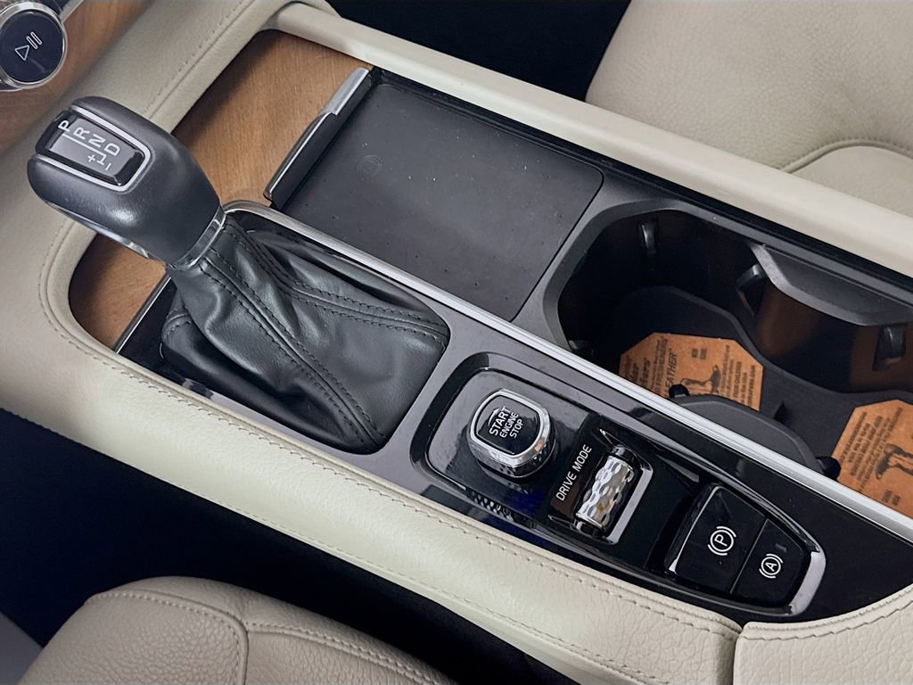 Used 2021 Volvo XC90 T6 Momentum image 20