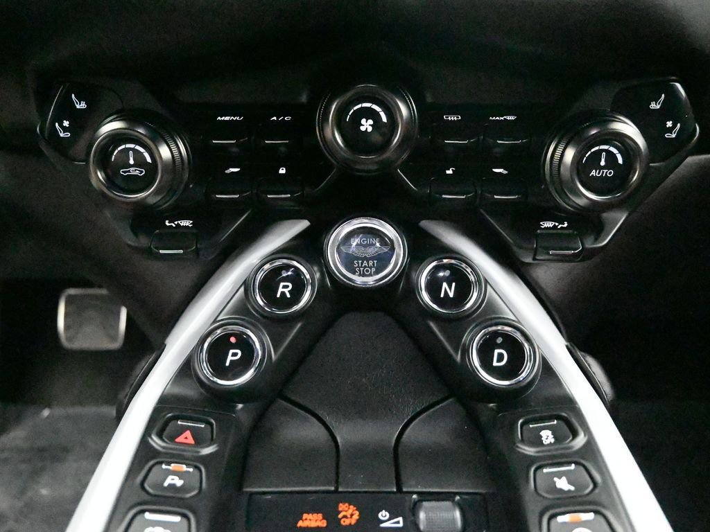 Used 2019 Aston Martin V8 Vantage Coupe image 15