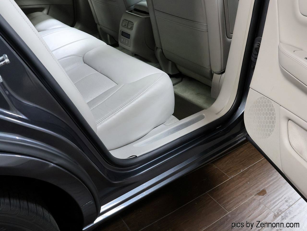 Used 2011 Cadillac DTS Luxury FWD image 26