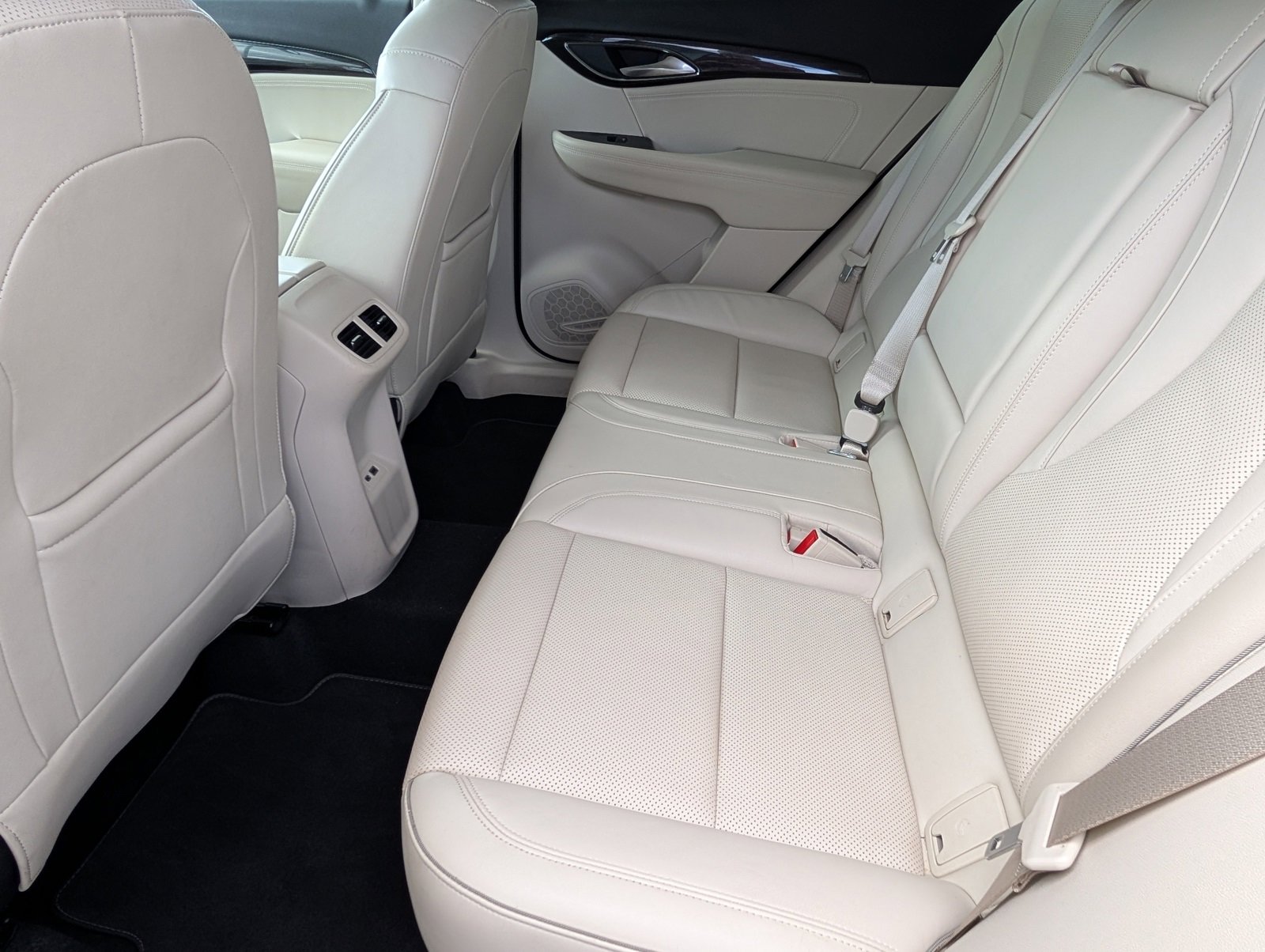 Used 2021 Buick Envision Essence image 17