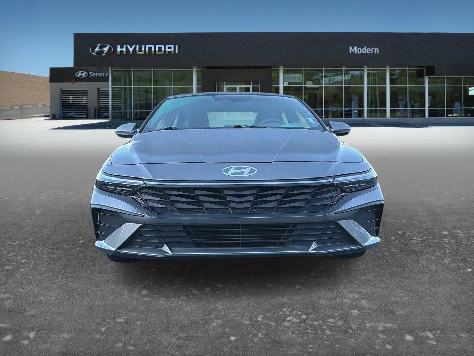 Certified 2024 Hyundai Elantra SE FWD image 2