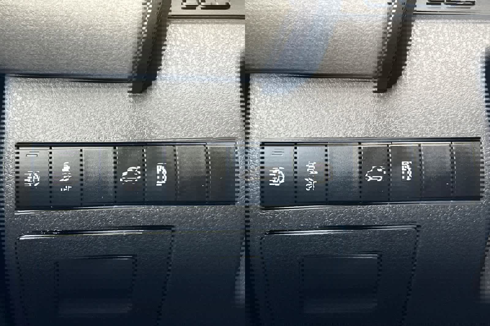 Certified 2018 Toyota Camry LE image 27