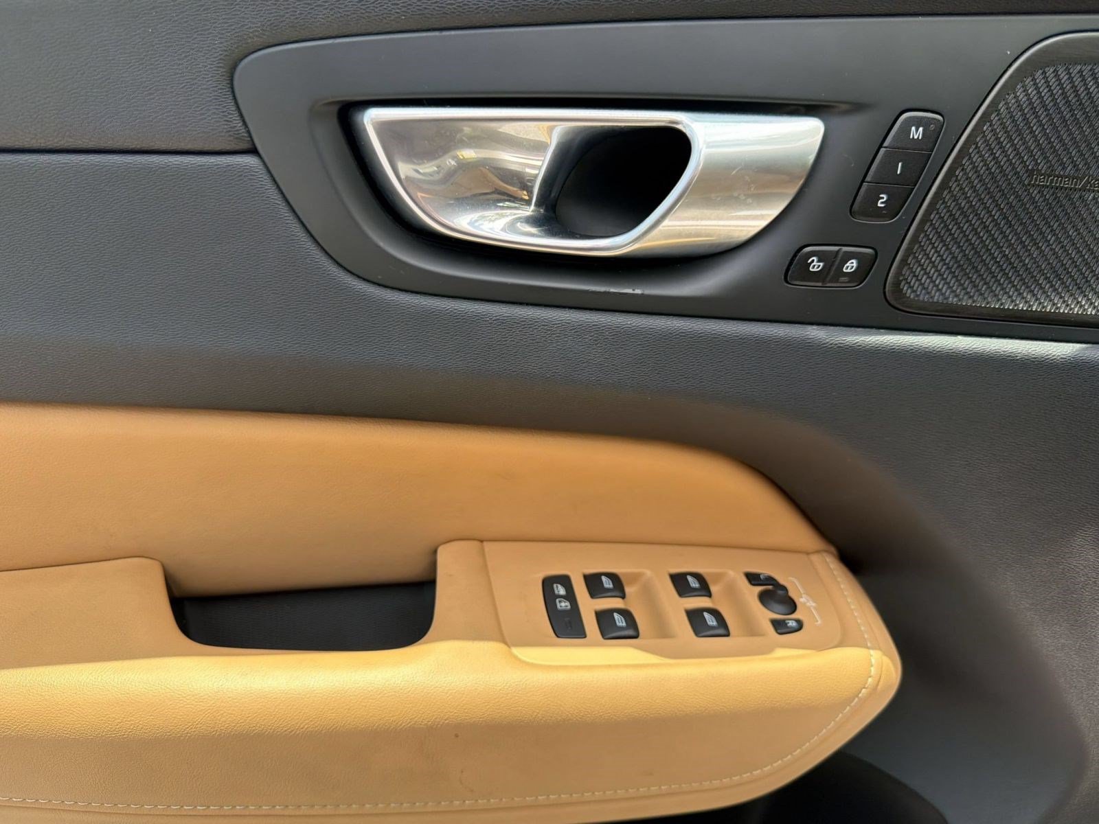 Certified 2024 Volvo XC60 B5 Ultimate AWD/4WD image 13