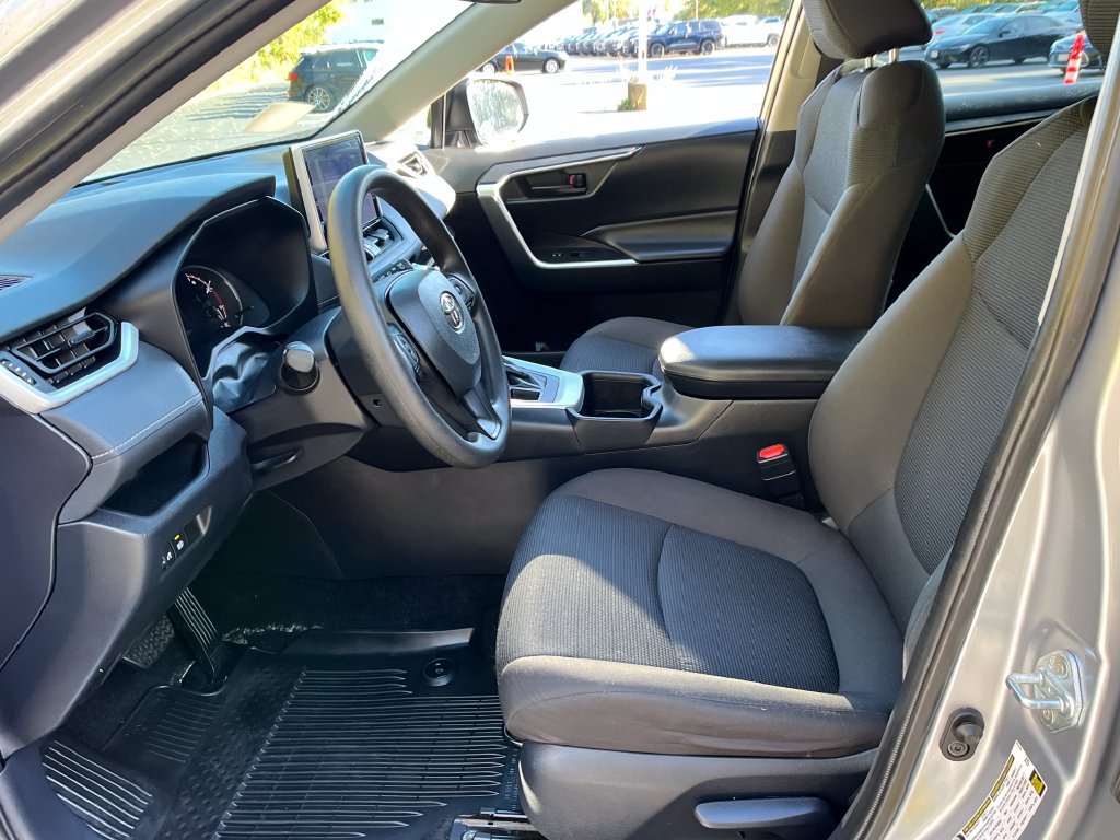 Used 2024 Toyota RAV4 LE AWD/4WD image 9