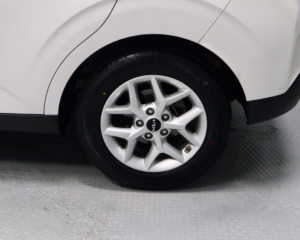 Used 2023 Kia Soul LX w/ LX Technology Package FWD image 18