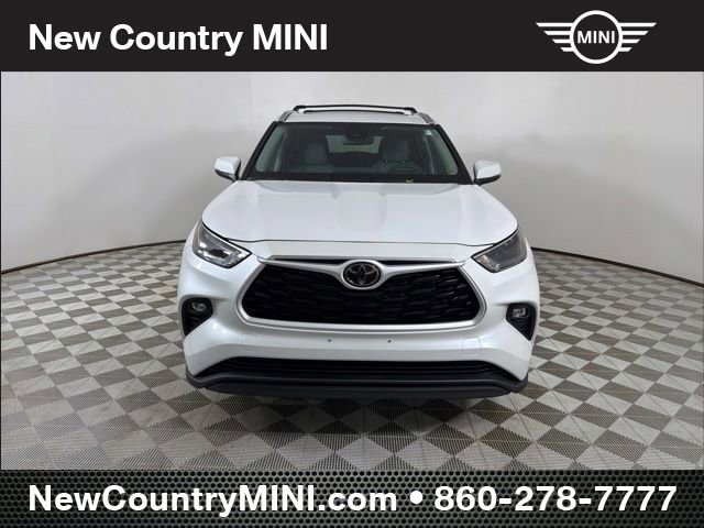 Used 2025 Toyota Highlander XLE w/ Protection Package #3 (TMS) image 2