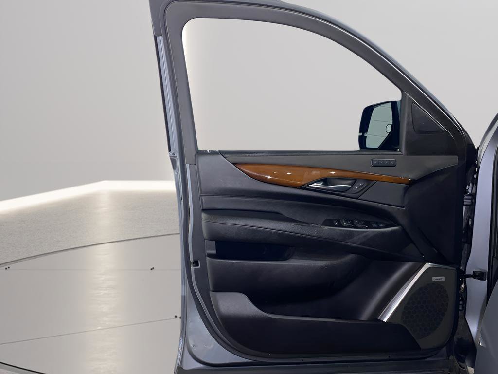 Used 2020 Cadillac Escalade Luxury RWD image 14