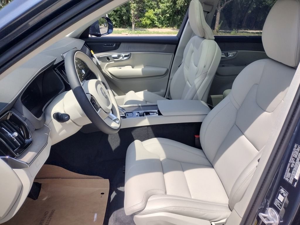 New 2026 Volvo XC90 B5 Ultra w/ Protection Package image 12