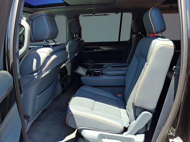 Used 2023 Jeep Grand Wagoneer L Series III AWD/4WD image 7