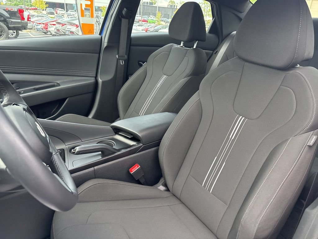 Certified 2025 Hyundai Elantra Sport w/ Cargo Package FWD image 11