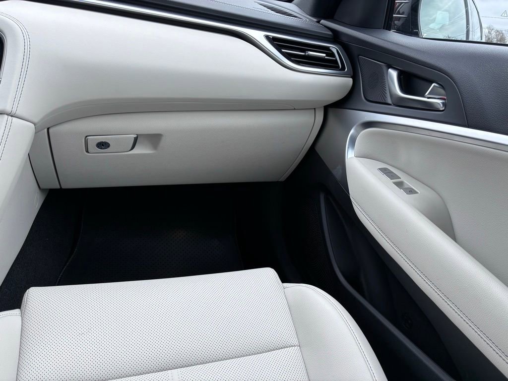 Used 2025 Genesis G70 2.5T image 37