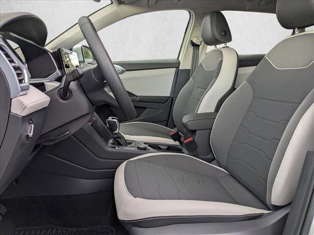 New 2025 Volkswagen Taos SE image 4