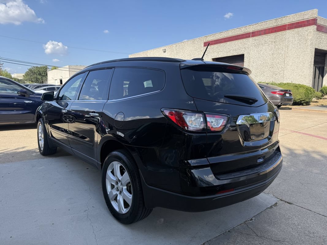Used 2016 Chevrolet Traverse LT w/ Style and Technology Package FWD image 4