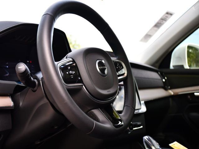 Used 2025 Volvo XC90 B6 Plus w/ Protection Package Premier AWD/4WD image 12