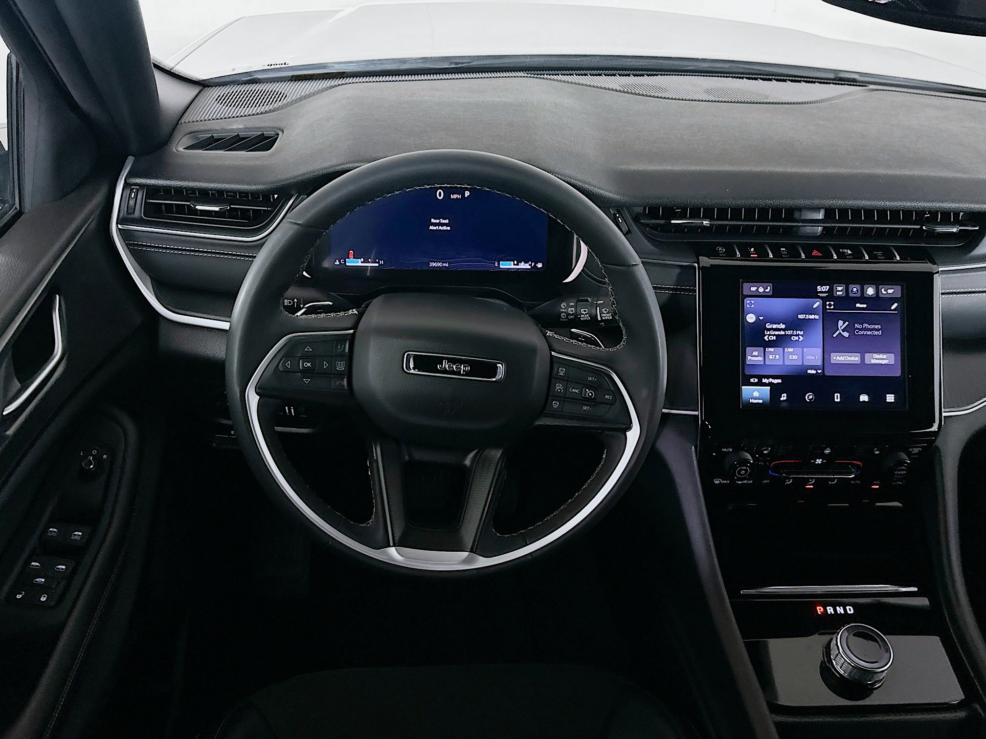 Used 2024 Jeep Grand Cherokee L Laredo image 18