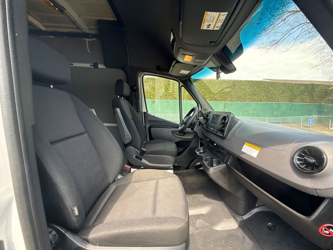 Used 2023 Mercedes-Benz Sprinter 2500 image 21