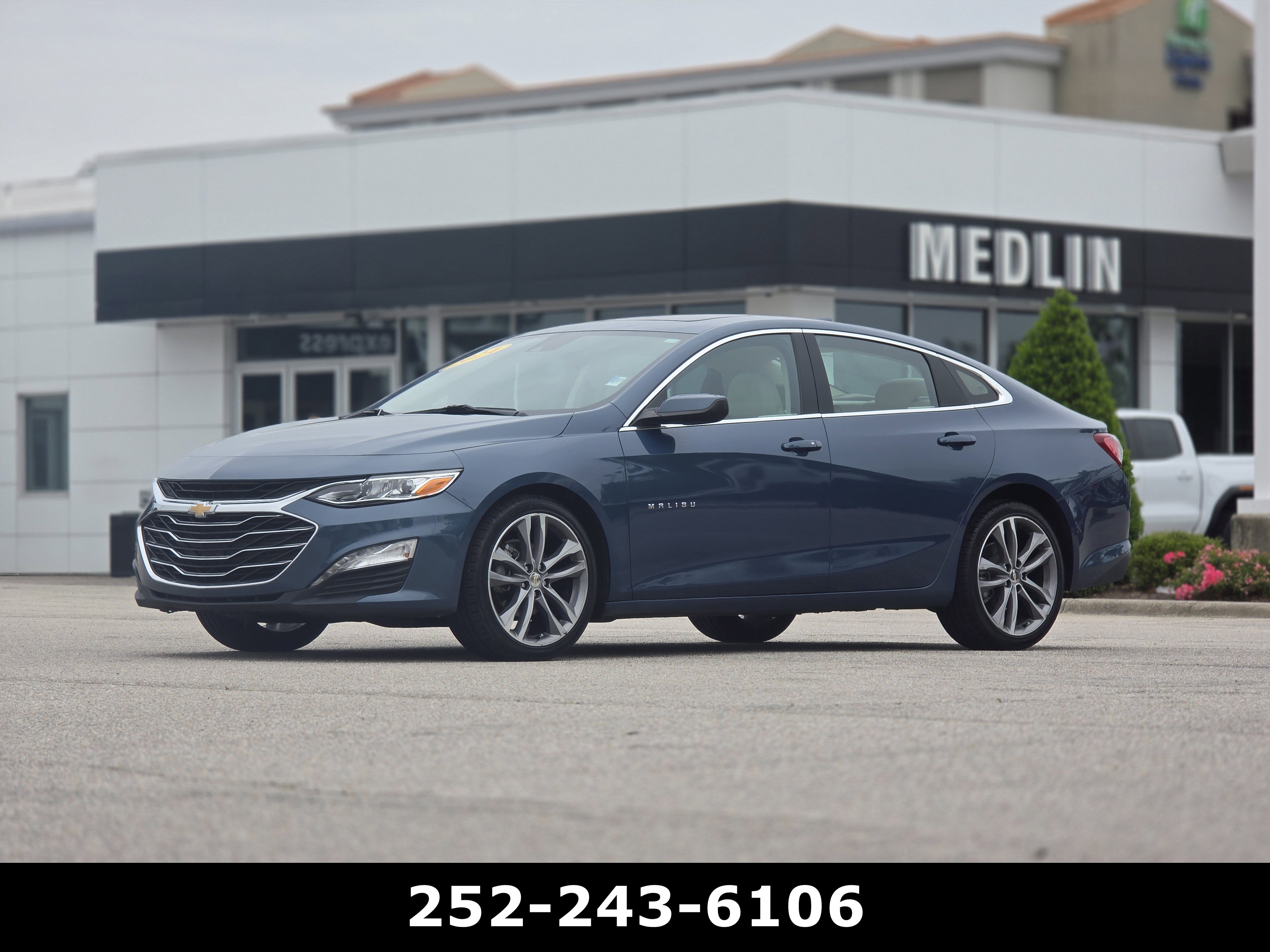 Used 2024 Chevrolet Malibu LT FWD image 3