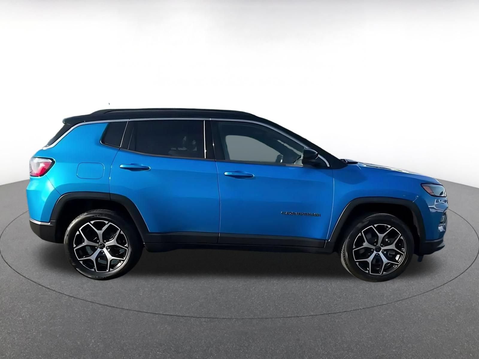 Used 2025 Jeep Compass Limited AWD/4WD image 15