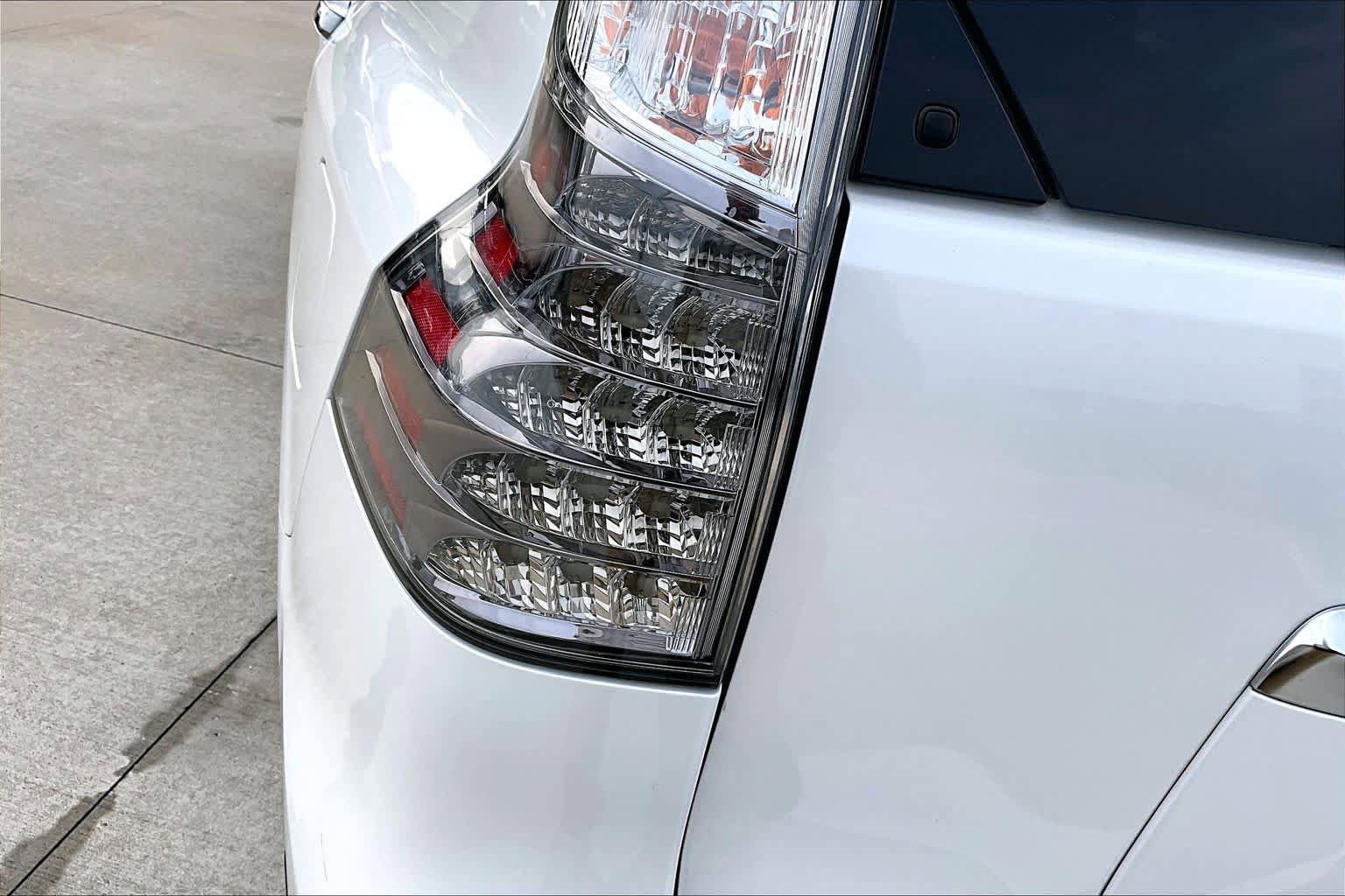 Used 2021 Lexus GX 460 Luxury w/ Accessory Package AWD/4WD image 29
