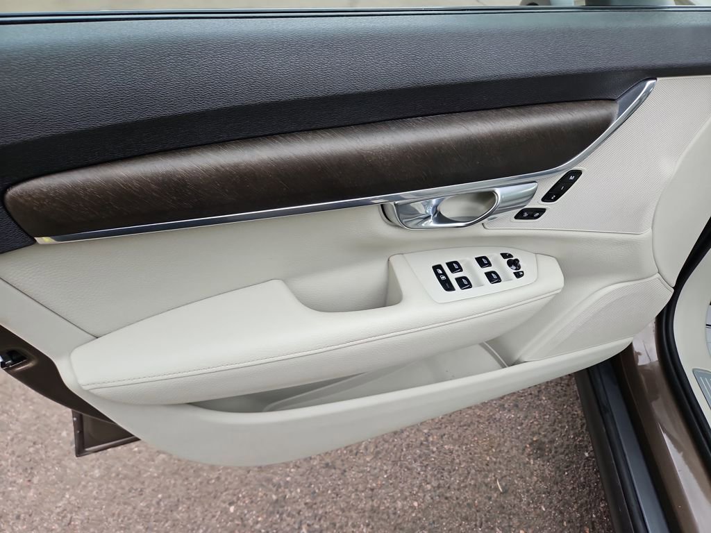 Used 2018 Volvo V90 T6 Cross Country w/ Convenience Package image 10