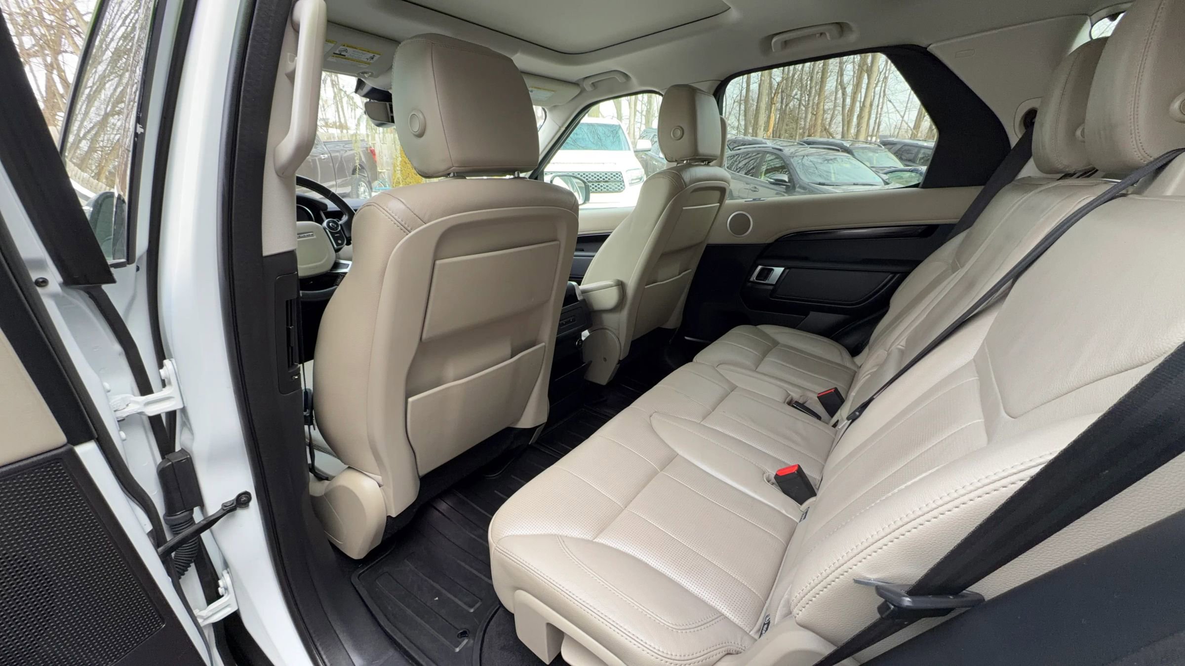 Used 2017 Land Rover Discovery SE image 20