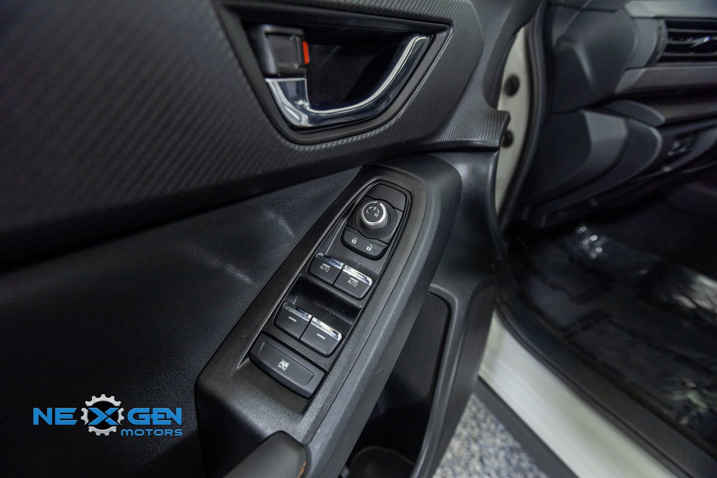 Used 2024 Subaru Crosstrek 2.5i Limited w/ Crosstrek Mirror Package image 12