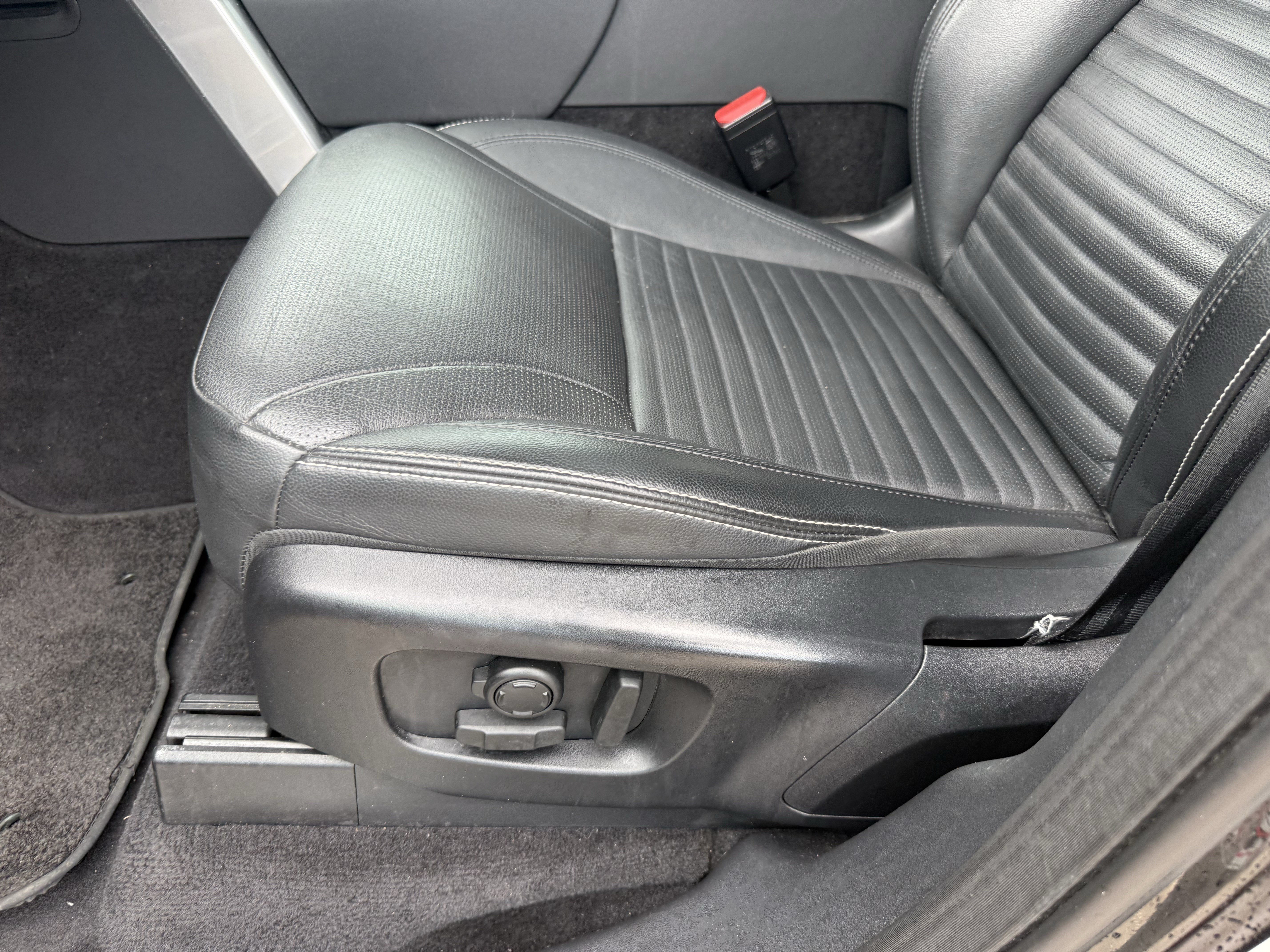 Used 2024 Land Rover Discovery S AWD/4WD image 29