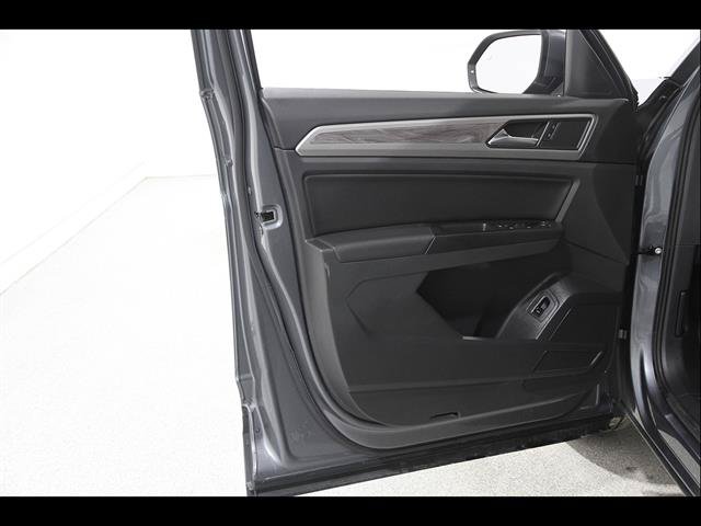 Certified 2020 Volkswagen Atlas Cross Sport SE AWD/4WD image 4