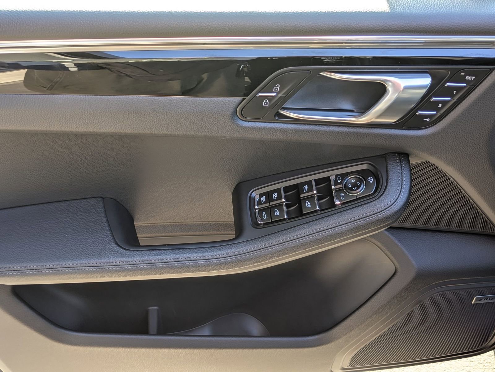 Certified 2026 Porsche Macan image 14