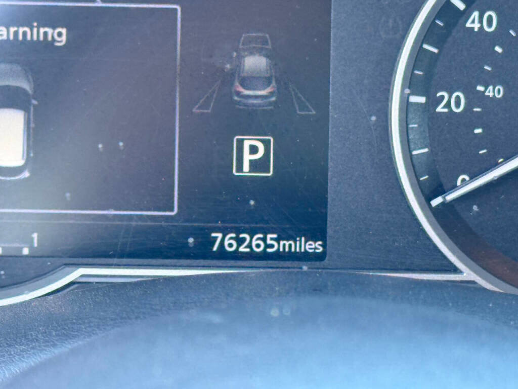 Used 2018 Nissan Kicks SR image 18