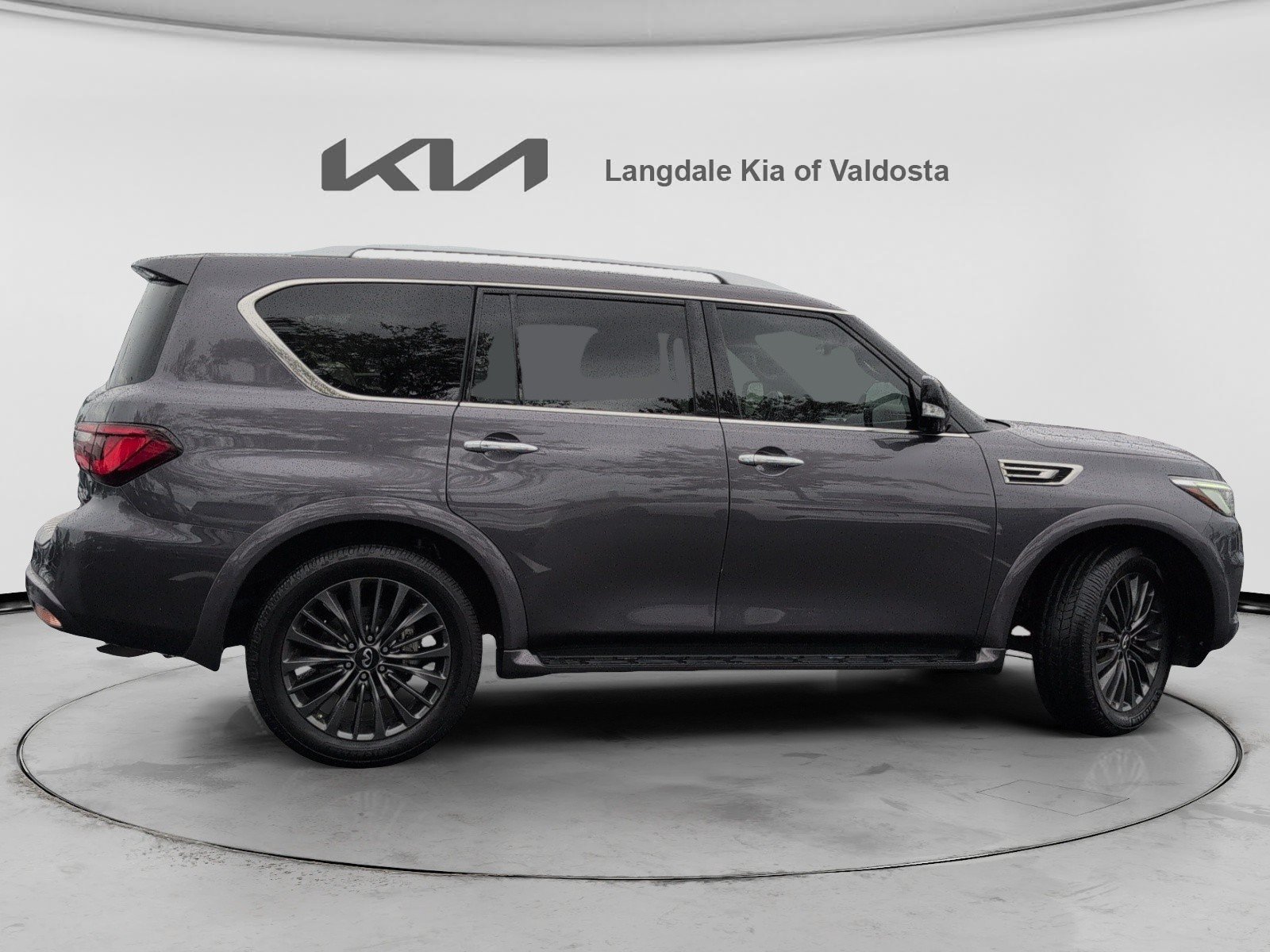 Used 2024 INFINITI QX80 Sensory AWD/4WD image 3
