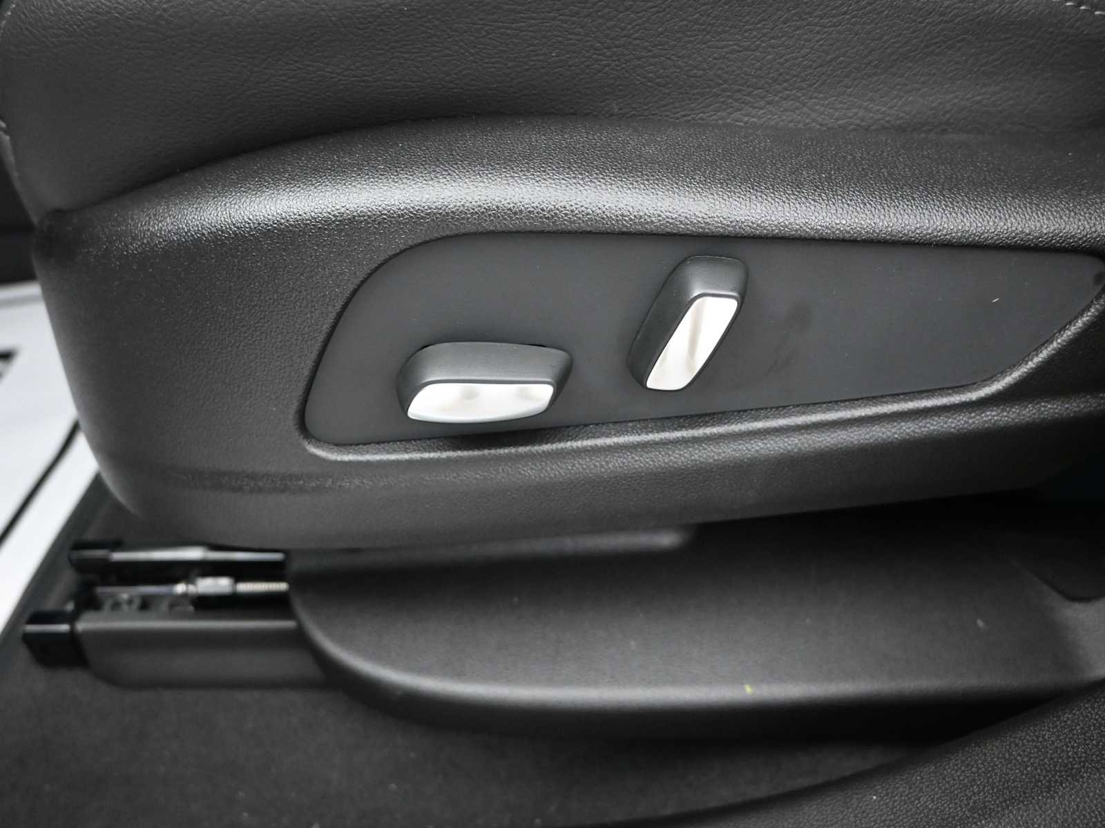 Used 2025 Cadillac XT5 Luxury w/ LPO, Floor Liner Package image 23