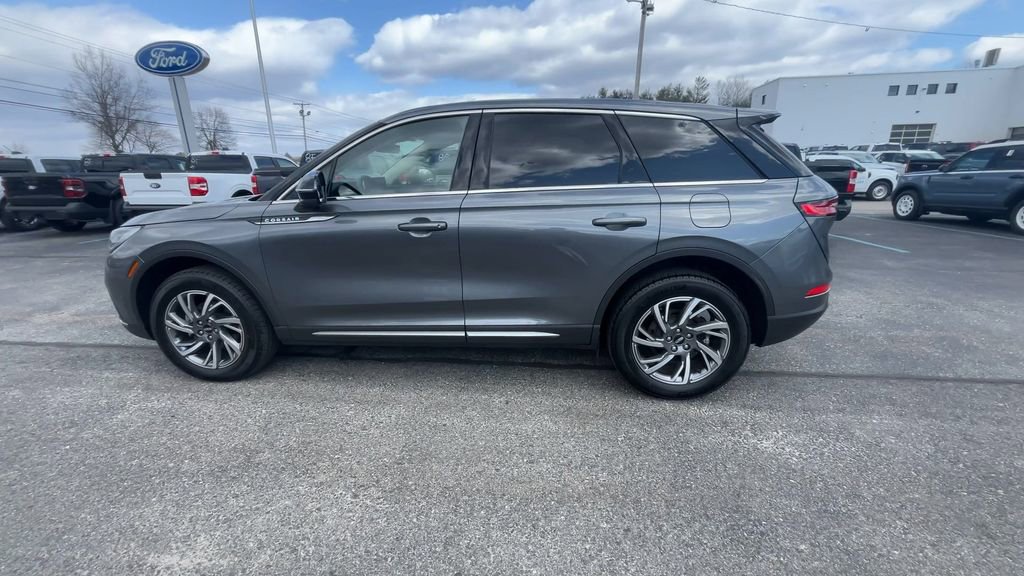 Used 2025 Lincoln Corsair AWD w/ Equipment Group 101A image 16