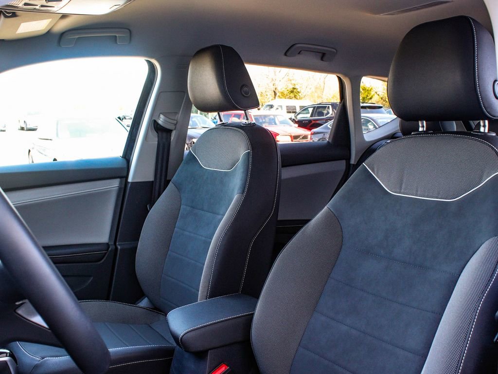 Used 2024 Volkswagen Taos SE w/ Taos Adventure Package (SXB) image 32