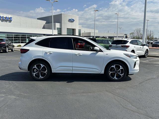 Used 2024 Ford Escape ST-Line Select w/ Tech Pack #2 AWD/4WD image 2