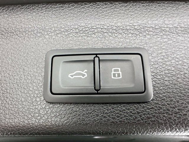 Used 2021 Audi Q3 2.0T Premium w/ Convenience Package AWD/4WD image 14